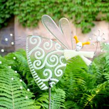 Elfe im Farnbeet