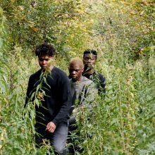 Filmstill aus "CROSSING"