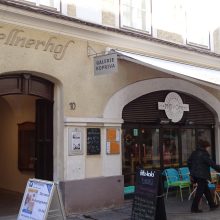 Volkshochschule Krems Außenansicht Tor Eingang